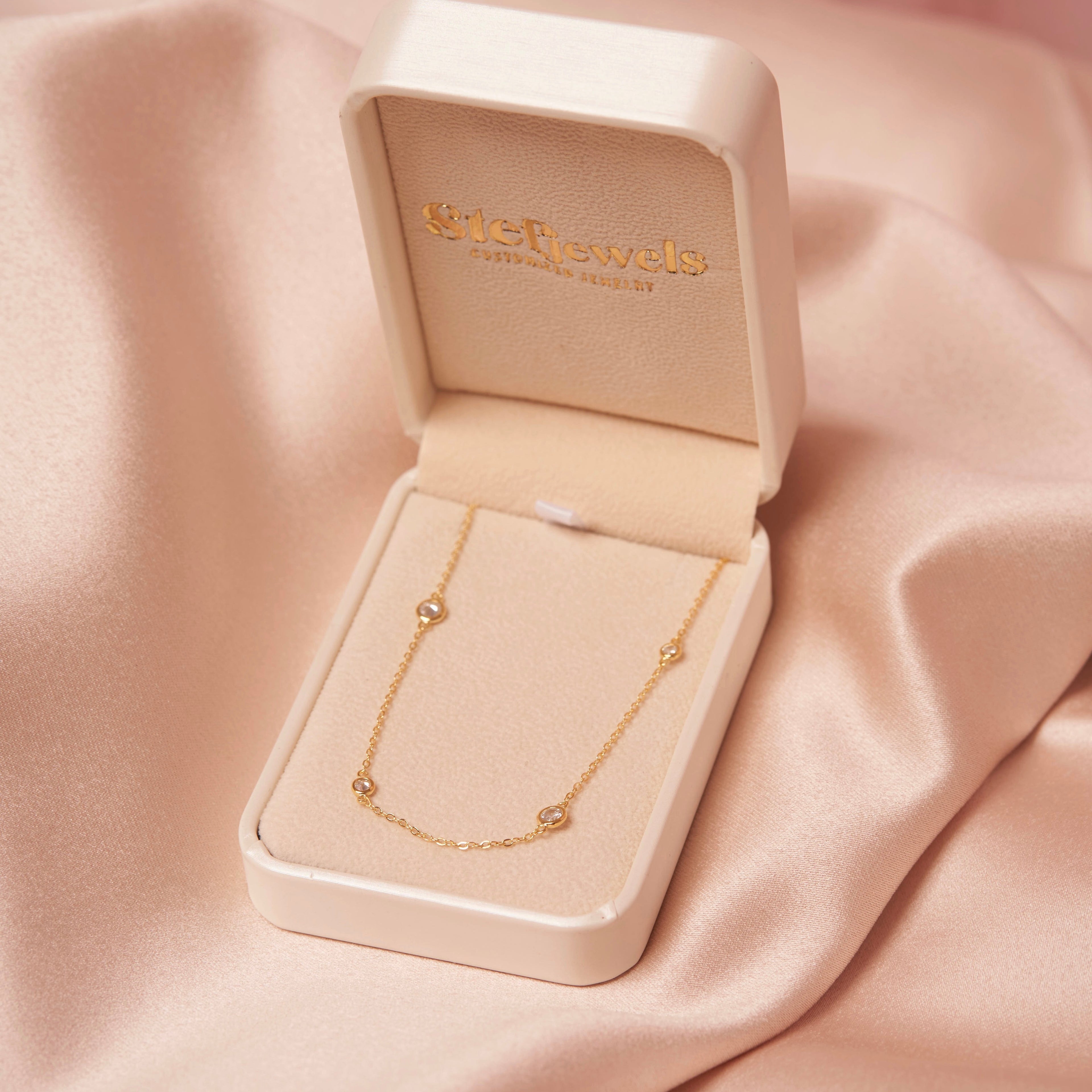 Collana con zirconi alternati