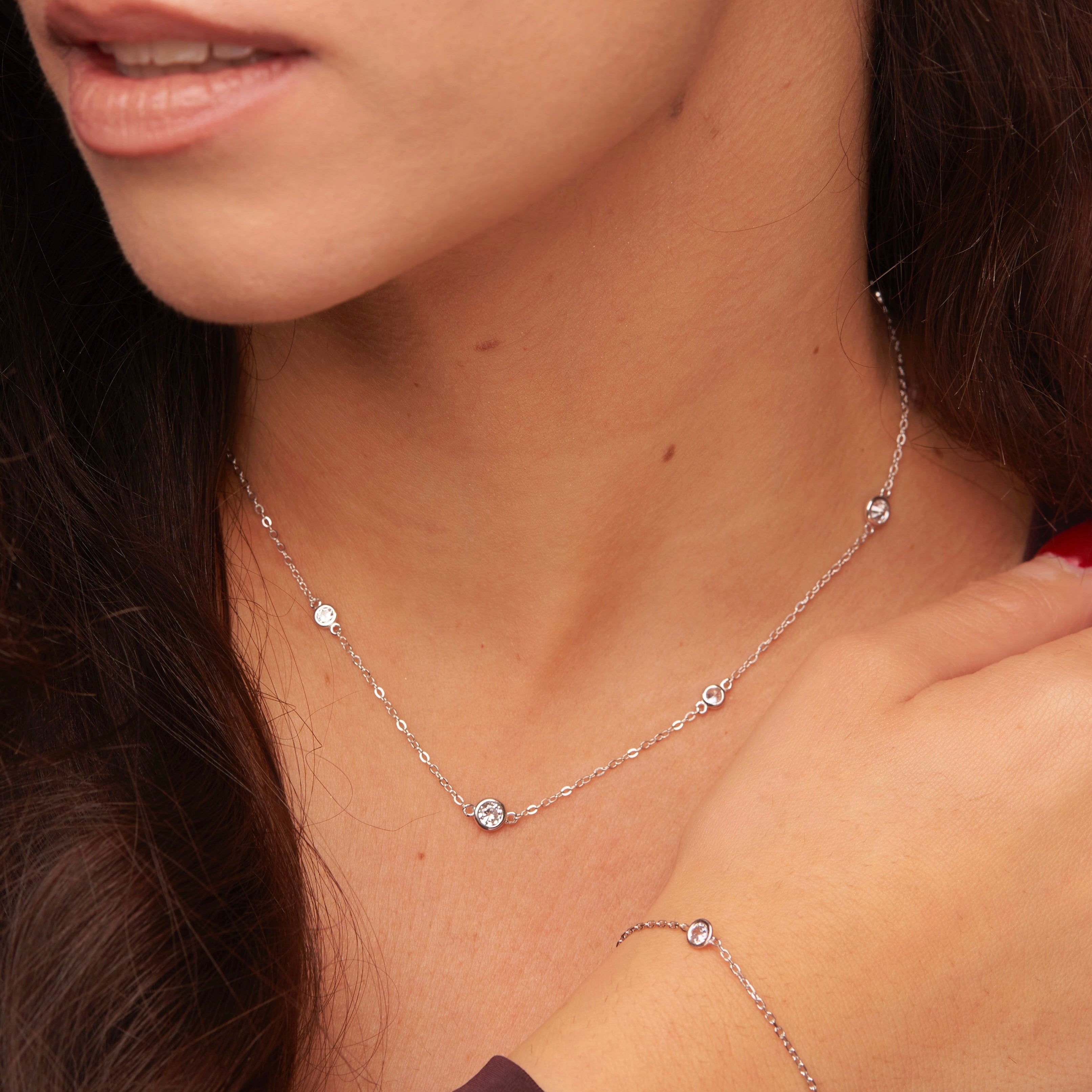 Collana con zirconi alternati